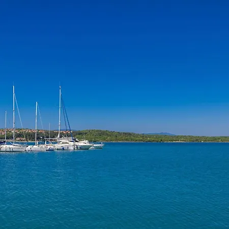 Waterfront By The Sea アパート