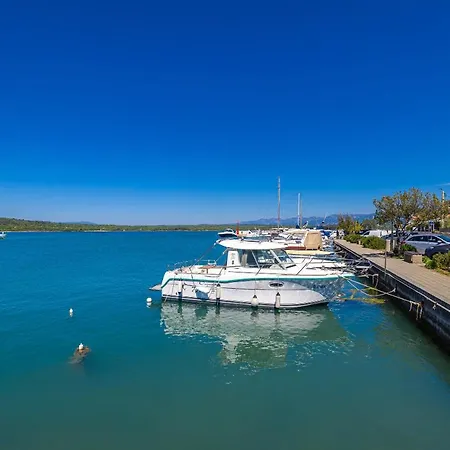 Waterfront By The Sea アパート クリムノ