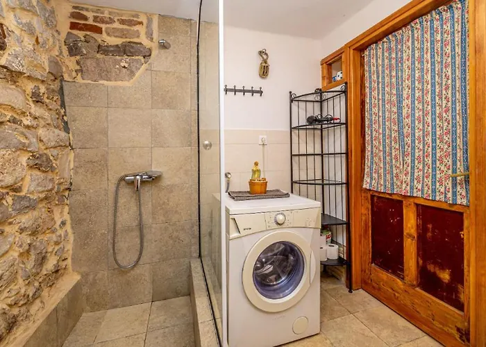 Waterfront By The Sea Daire