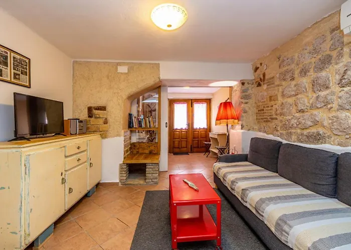 Waterfront By The Sea Daire