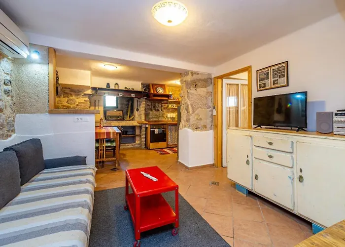 Waterfront By The Sea Daire